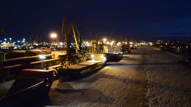 Паром "Мария". Проход по ледяному Морскому Каналу вечером смотреть онлайн