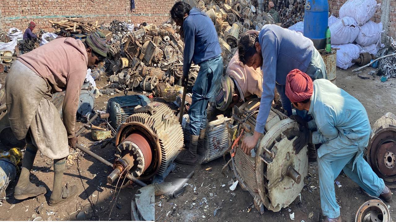 Поразительно огромный масштаб: процесс переработки электродвигателя. Извлечение меди из металлолома смотреть онлайн