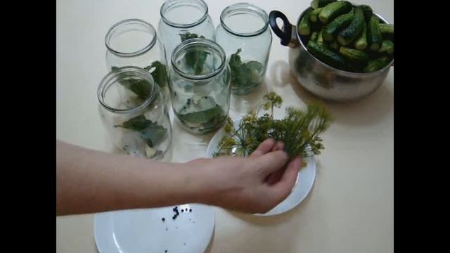 Огірки з кетчупом на зиму/Pickled cucumbers with ketchup смотреть онлайн