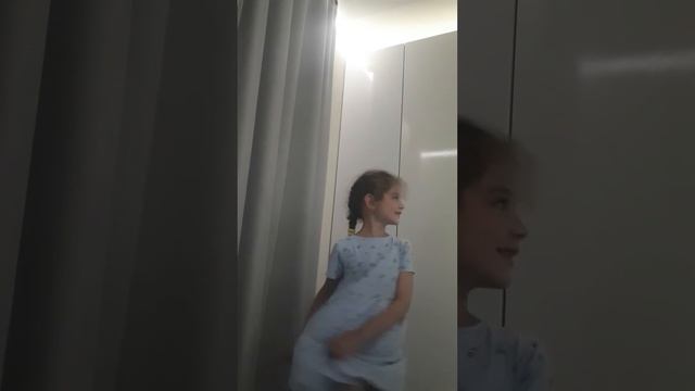 Алиса танцует корги кекс смотреть онлайн
