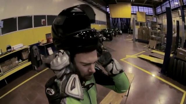 Ninja® ZX™-14R Launch Video смотреть онлайн