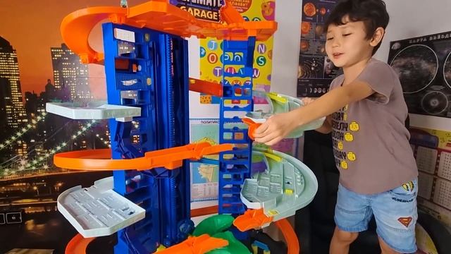 Обзор трека Ultimate Hot Wheels Garage смотреть онлайн