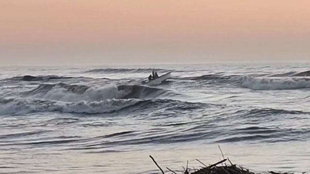 Umkomaas Ski Boat Surf Launch Conditions Update 22 April 2022 смотреть онлайн