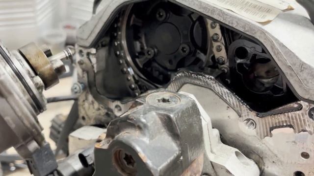 OM613 Vacuum Pump on OM648 смотреть онлайн