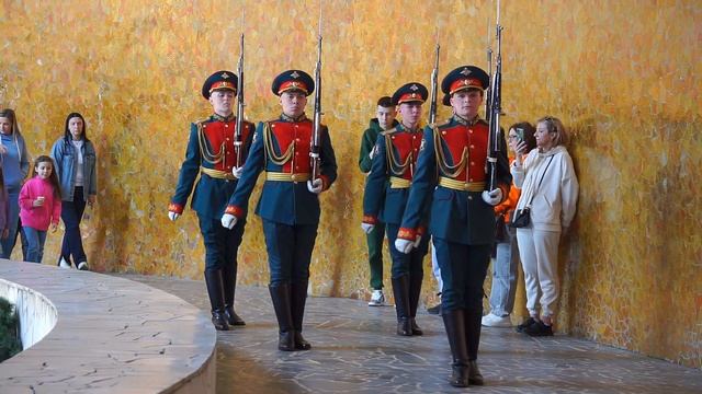 Смена Почётного Караула на Мамаевом Кургане, Волгоград, 13 апреля 2024 года, 11:00 часов смотреть онлайн