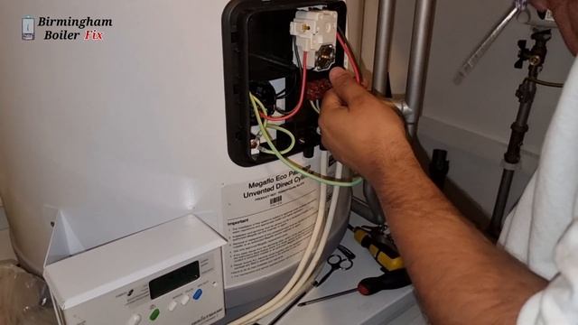 How to change immersion tank water temperature stat Birmingham Solihull uk boiler repair смотреть онлайн