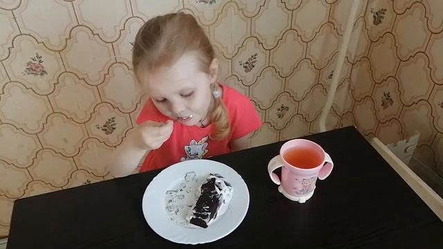 Сладкий Мукбанг от Сони//Вкусное мороженое и сок//Спасибо нашим зрителям за подарки😁🍰🍎 смотреть онлайн