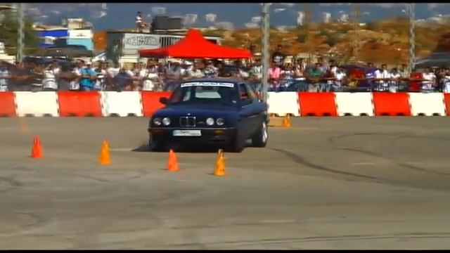 Red Bull car park drift Lebanon 10-7-2011 Georges Fares (Bouji).mp4 смотреть онлайн
