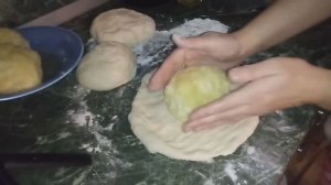 ОСЕТИНСКИЕ ПИРОГИ С КАРТОФЕЛЕМ И СЫРОМ_КАК ФОРМОВАТЬ ОСЕТИНСКИЙ ПИРОГ (720p).mp4
