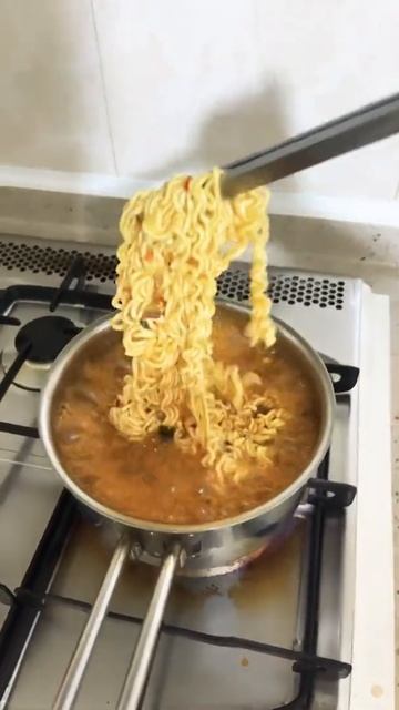 It’s my favorite ramen 🍜 #koreanfood #ramen #food #dailly #dailyvlog #vlog #shorts #shortvideo смотреть онлайн