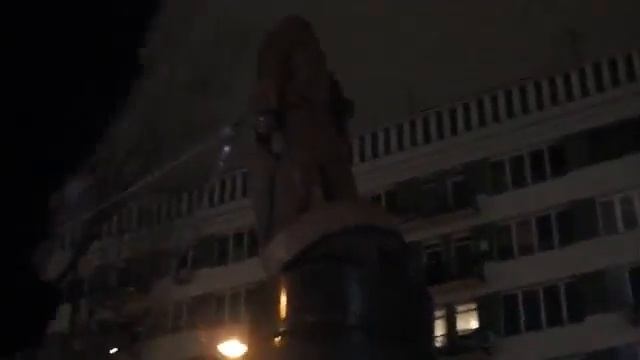 УКРАИНЦЫ СКИНУЛИ ЛЕНИНА! смотреть онлайн