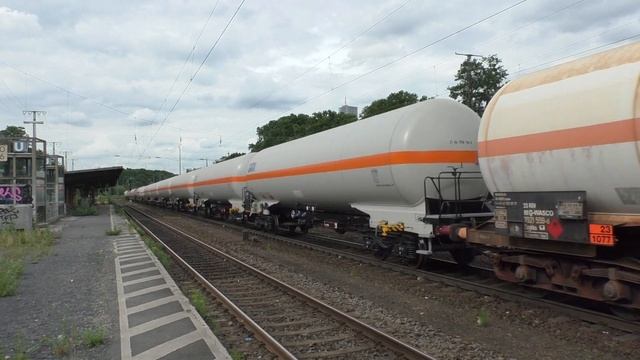 (HD) Siemens Rurtalbahn Cargo Vectron 193 230 passes Bahnhof Köln West with tanks - 16/6/17 смотреть онлайн
