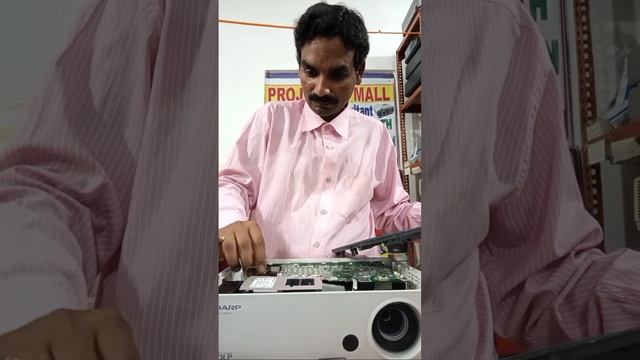 See Solution | Sharp DLP projector PGLS 2000 Lamp status blinking on but Lamp is not getting on why смотреть онлайн