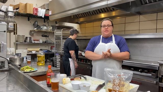 Cooking and Quarantine: Carmelized Shallot Beef Ramen Noodles смотреть онлайн