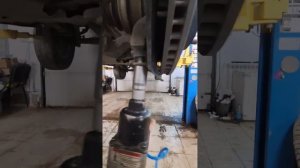 Jac T6. Замена передних стоек