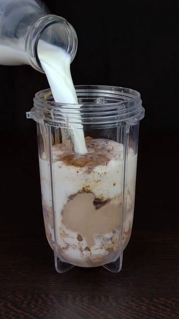 Chocolate Milkshake ....#asmr #cooking #chocolate #shake #shorts #youtubeshorts смотреть онлайн