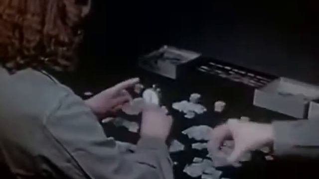 1943 Piezoelectric Quartz Crystals for Radio смотреть онлайн