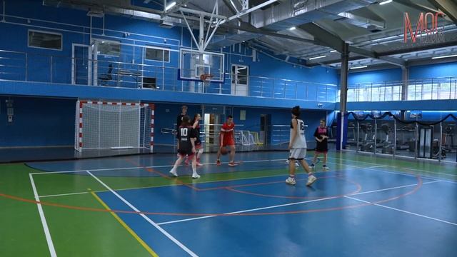Соревнования по стритболу в ФСК "Московский" смотреть онлайн