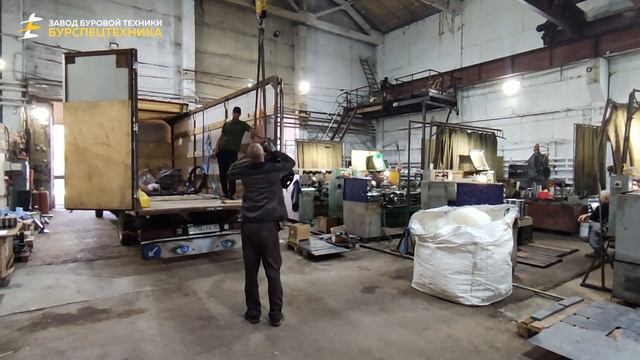 Гидравлическая буровая установка ГБУ 15ЛП мини. Отгрузка. Видео от Завода Буровой Техники смотреть онлайн