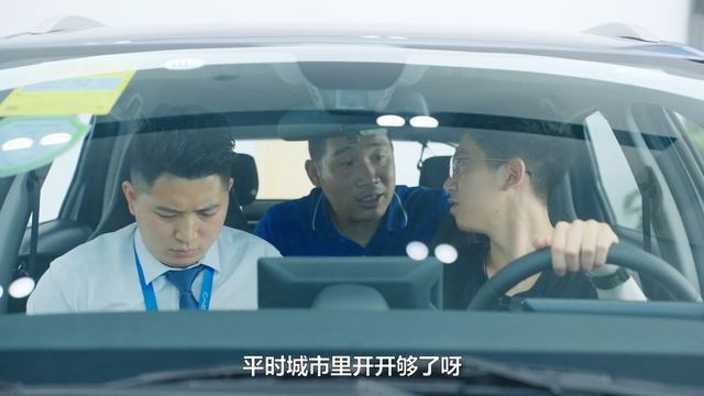 比亚迪e2,10万落地送沪牌，还要啥自行车？ смотреть онлайн