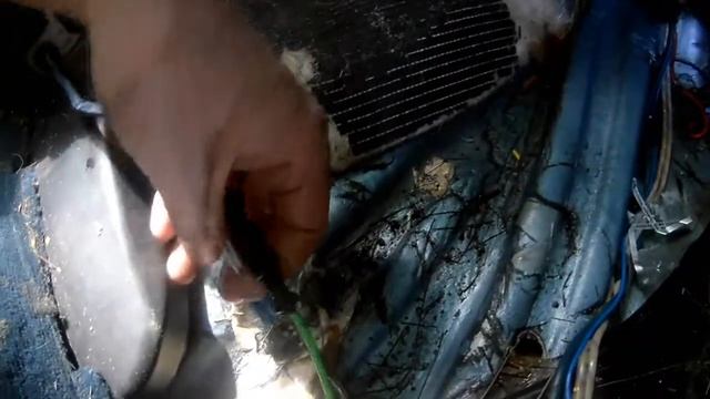 Wheels of the Neals S1E3 This ...is ...a MERCEDES - 1990 300e - IACV - O2 sensor - coolant flush смотреть онлайн