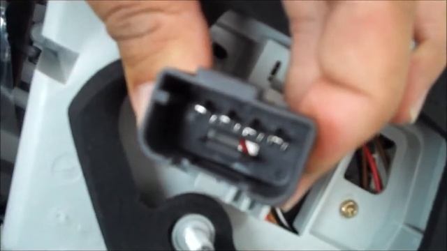 Jetta MK5 Euro LED Taillight Repin / Pin Moving Example смотреть онлайн
