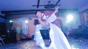 Первый танец молодых.