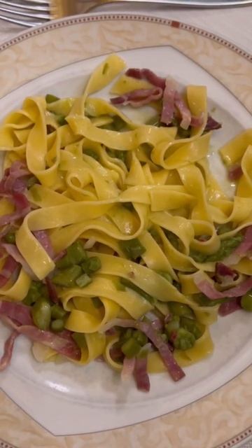 TAGLIATELLE WITH SPECK #italianrecipe #shorts смотреть онлайн