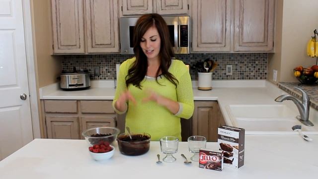 How to Make Chocolate Raspberry Brownie Parfaits | Desserts | Six Sisters Stuff смотреть онлайн