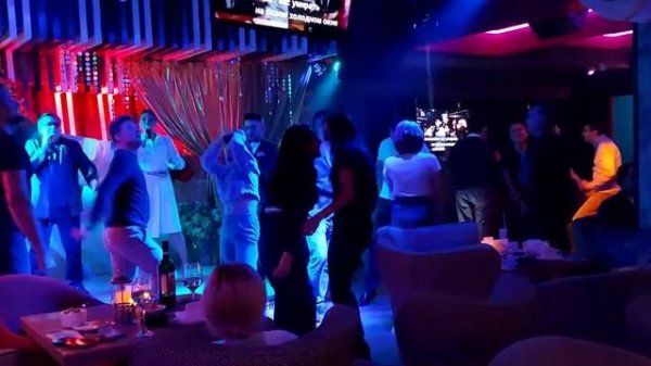 Мимо Нот караоке клуб!