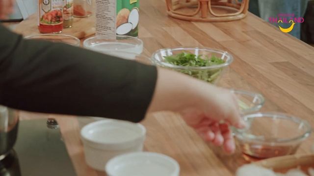 Let's cook Thai! In Croatia - Tom Kha Kung смотреть онлайн