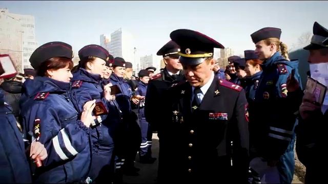 В Уфе состоялся строевой смотр сотрудников ДПС ОГИБДД смотреть онлайн