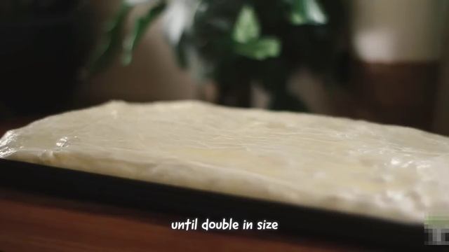 Итальянский хлеб фокачча с чесноком и сыром смотреть онлайн