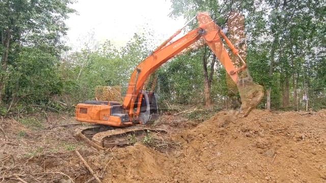 รถขุด HITACHI ZX200-1 ขุดสระงานชั่วโมงละ1800 ราคายืนพื้นรถแถวนี้ ยังพอไหวครับกับน้ำมันลิตรละ 30+ смотреть онлайн