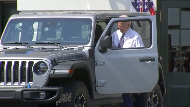 Biden quer acelerar expansão do carro elétrico nos EUA | AFP смотреть онлайн