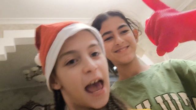 ГОТОВИМ САМЫЙ ВКУСНЫЙ И ЛЕГКИЙ КЕКС РОВНО ЗА 20 МИН ВМЕСТЕ С КОРОЛЕВАМИ😍🥰😘😜😎🥸 смотреть онлайн