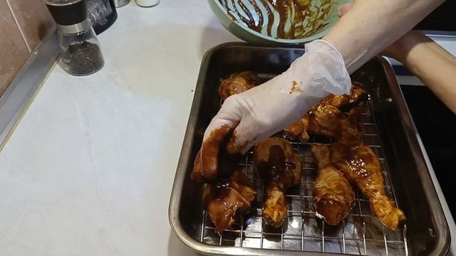 Piletina kao sa roštilja. Čak i bolja. 😎 Marinirana piletina pečena u rerni. 🍗😋 смотреть онлайн