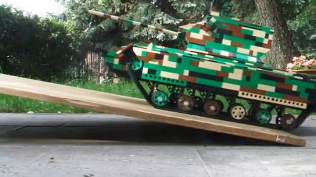 The Ultimate Lego Tank смотреть онлайн