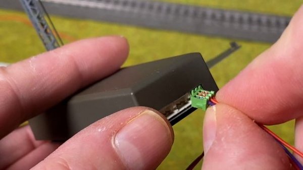 Märklin Brake Module 72442/1 with Märklin 764xx Light/70xxx Semaphore Signals (Beginner Episode 12b