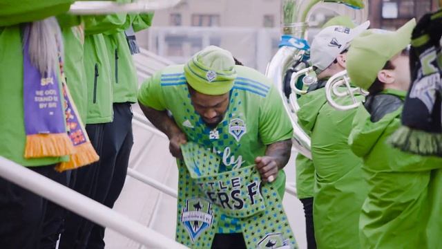 Marshawn Lynch says CCL Final is a Big F'ing Game смотреть онлайн