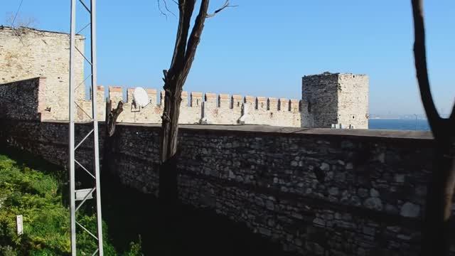 Железная дорога на руинах Константинополя (2011) смотреть онлайн