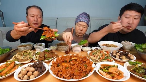 직접 키운 무로 담근 아삭한 무김치와 잡채, 제육, 장조림으로 푸짐한 집밥 한 상! (Homemade Korean Meal) 요리&먹방!! - Mukbang eating show