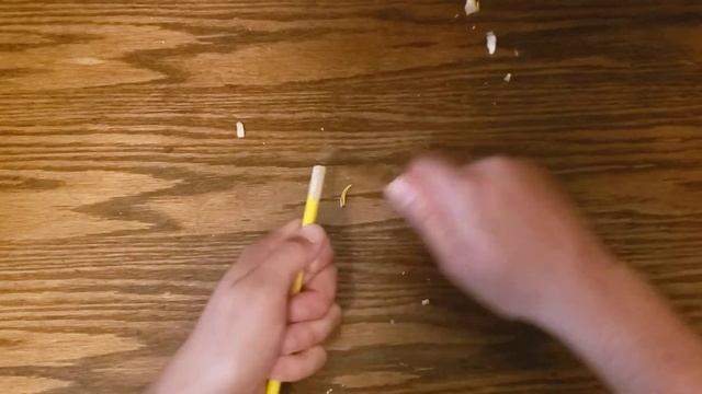 Sharpening a Carpenters Pencil With an Al Mar Hawk Lockback Bone смотреть онлайн