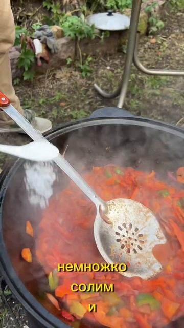 Вкуснейший гуляш в чугунном казане! смотреть онлайн