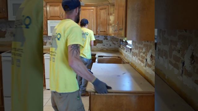 Quartz Countertop Kitchen Makeover in Springfield MO смотреть онлайн