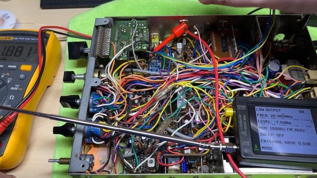 EP 138 -HAM International Multimode II - Scrap radio resurrection - Can i get it working ?. смотреть онлайн