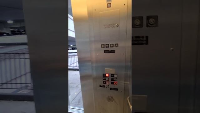 Short ride on the outdoor elevator at Fashion Centre at Pentagon City, VA смотреть онлайн