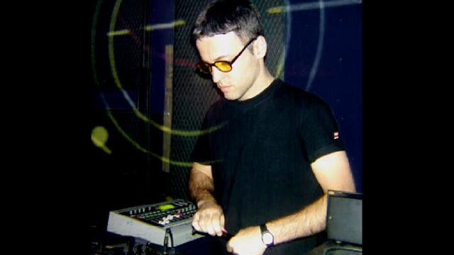 Jorge Haro - 200(3) [Live @ Radar (Electronic Sounds Bar)] смотреть онлайн