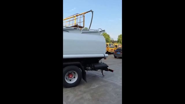 High-Quality Dongfeng 4x2 8000 Liters Mini Fuel Tank Truck with Flow Meter смотреть онлайн