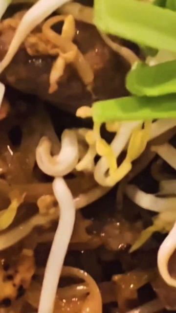 Chicken Pad Thai the best. |#shortvideo |#youtubeshorts |#shortbeta |#foodie |#thaifood смотреть онлайн